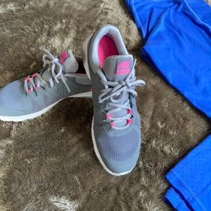 Nike Core Motion TR3 cross trainers